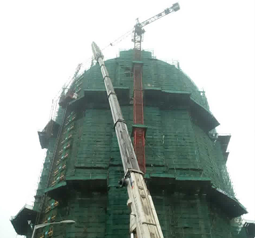 黄山市吊车在工地上作业